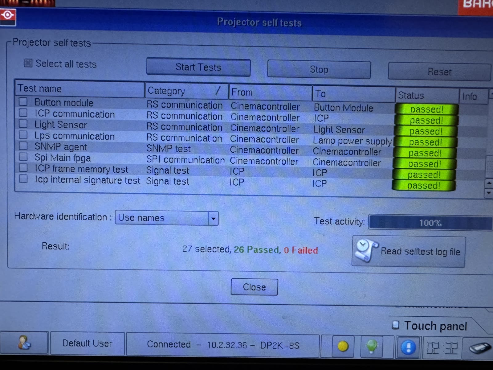 Pantalla de self tests del proyector con todas las pruebas aprobadas